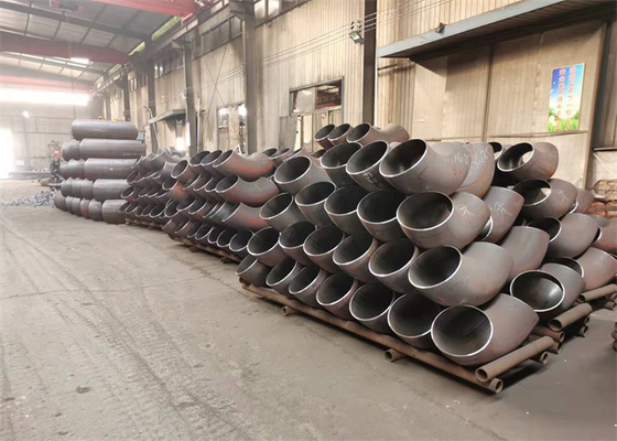 कार्बन स्टील एल्बो कार्बन स्टील सीमलेस ब्यूटेड वेल्डिंग बड़े आकार 24 &quot;---48&quot; 90D LR एल्बो बेवेलेंड ब्लैक पेंटिंग