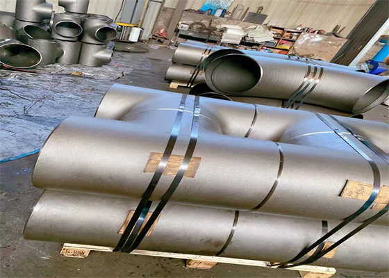 ASME B16.9 कार्बन स्टील टी डीआईएन 2615 बट वेल्ड एंटी रस्ट ऑयल को कम करता है